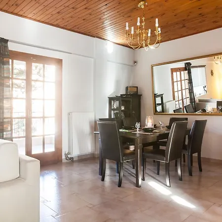Ilioupoli Family Apartment *